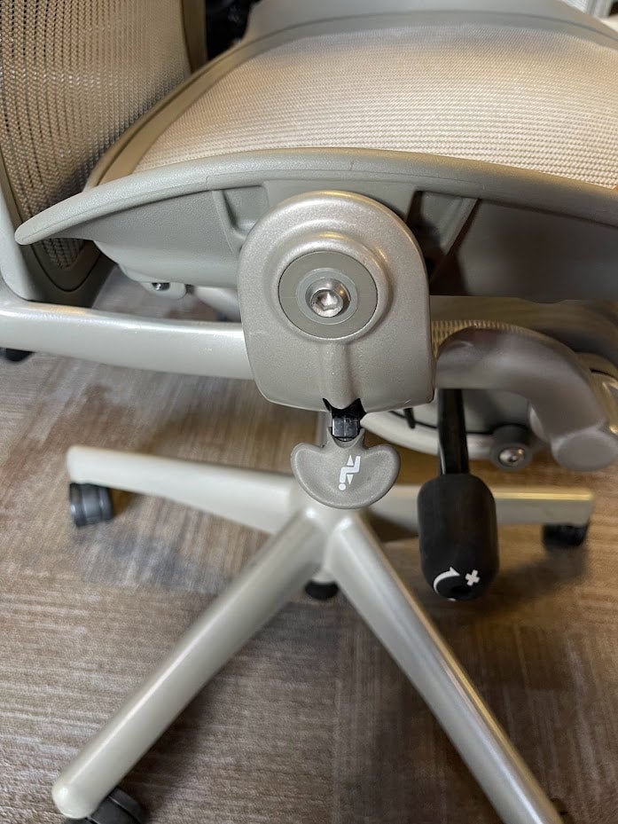 Herman miller aeron discount titanium